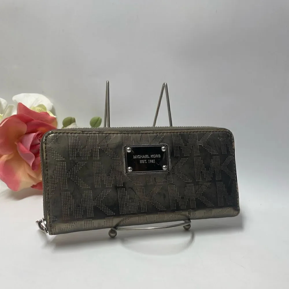 Vintage Michael Kors Zippy Wallet